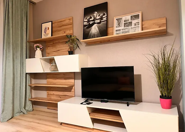 Апартаменты Luxury - Spacious 2 Bedroom For Groups And Families *